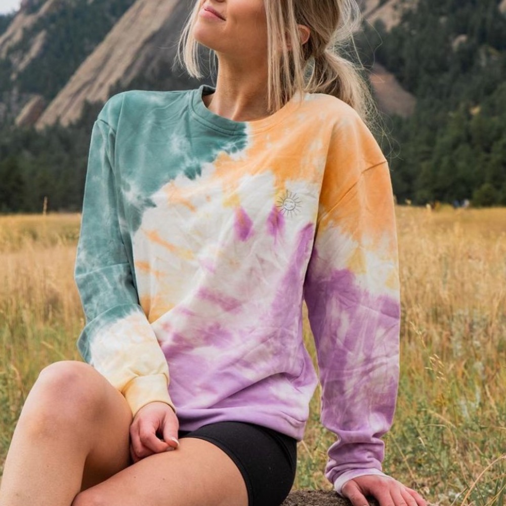 NWOT SunBelt Sunny Daze Tie Dye Crewneck Sweatshirt w/ Happy Sun Icon - SMALL
